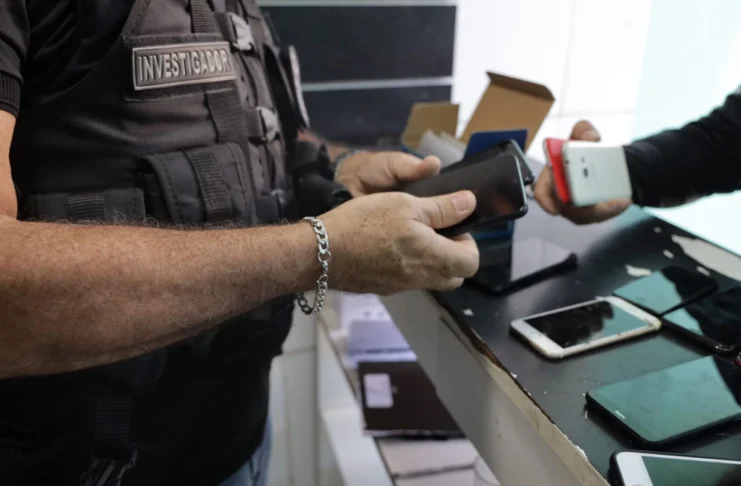 Baianos com celulares roubados serão notificados pela polícia; entenda
