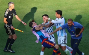 Argentina leva punição pesada e multa milionária da Fifa após briga na final e racismo da torcida