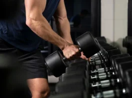 Quem tem colesterol alto pode fazer musculação? Especialistas explicam os benefícios