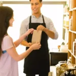 O fim da 6×1 não pesa igual para todos os lojistas do shopping